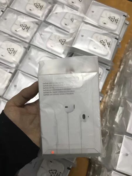 

Оригинальное качество 3.5 мм в ухо наушник наушники с пультом дистанционного управления и микрофоном для iPhone 4 5 6 с розничной упаковке коробки гарнитура