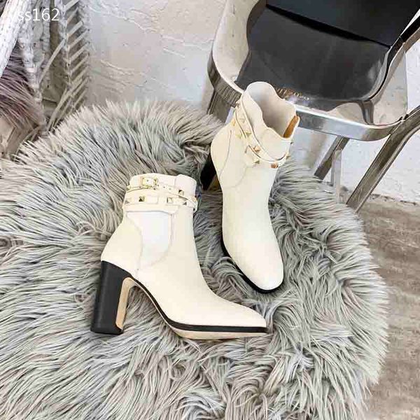 

2020 classic autumn british style thick heel rivet leather high heel women boots fashion short round head martin boot factory direct sales, Black