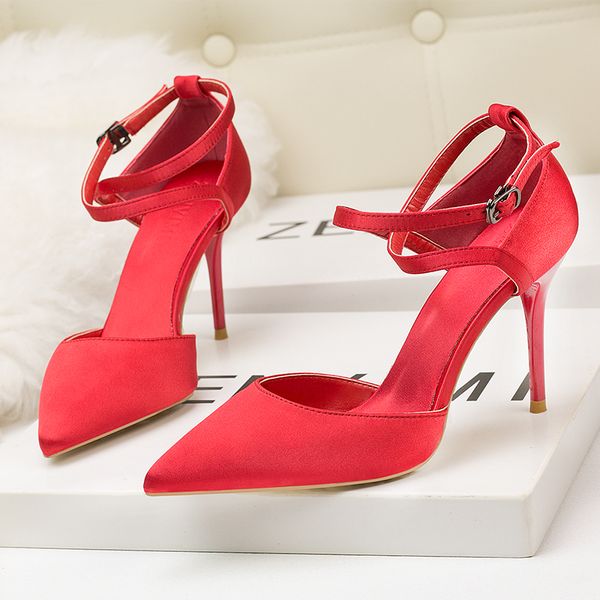 

ready stock - shock nightclub style with solid thin heel, light mouth and pointed high heel , discount