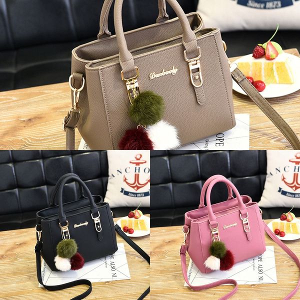 

2019 women's pendant hand shoulder hand shoulder women's bag fur ball pendant bag