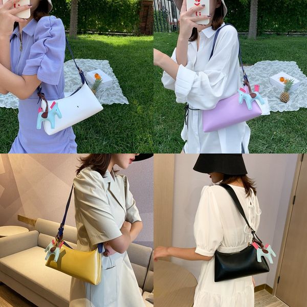 

2020 underarm niche design shoulder leisure leisure shoulder casual all-match casual french stick bag sweet cross women's bag, White