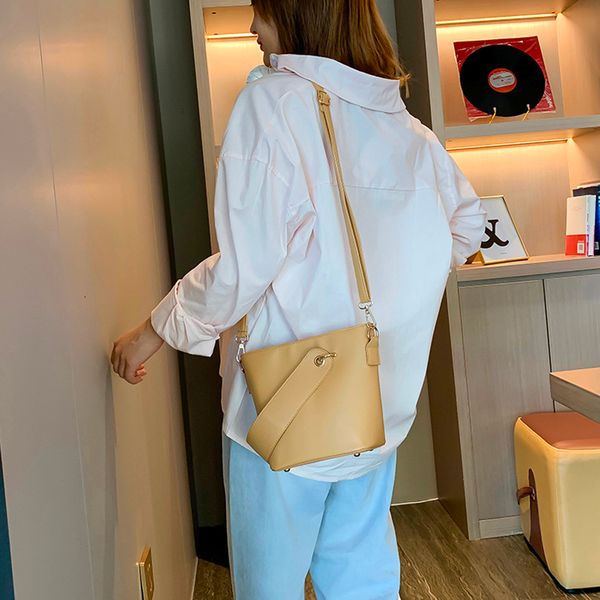 

handbag bolsa femininawomen's new large-capacity fashion women's bag slung shoulder bag women