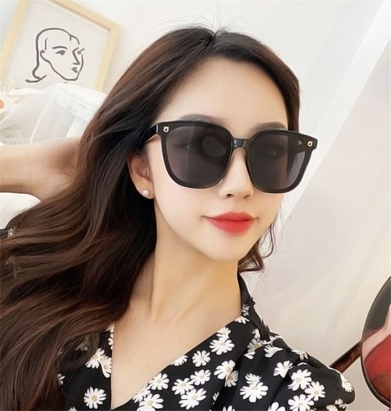 2020 Новый корейский моды солнцезащитные очки оптом персонализированный яркие черные АТМОСФЕРНЫЕ Солнечные очки женщин личико очки оптом