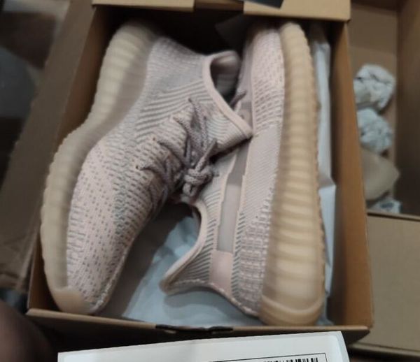 

socks 2020 yeezreel kanye west tail light running shoes yecheil reflective earth cream white cinder sports shoes triple desert