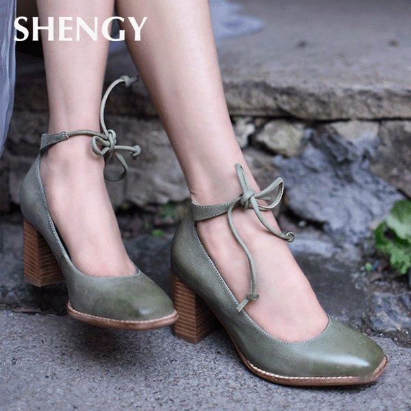 

2019 vintage mature women pumps classic patent leather high heels shoes party wedding dress shoes, Black