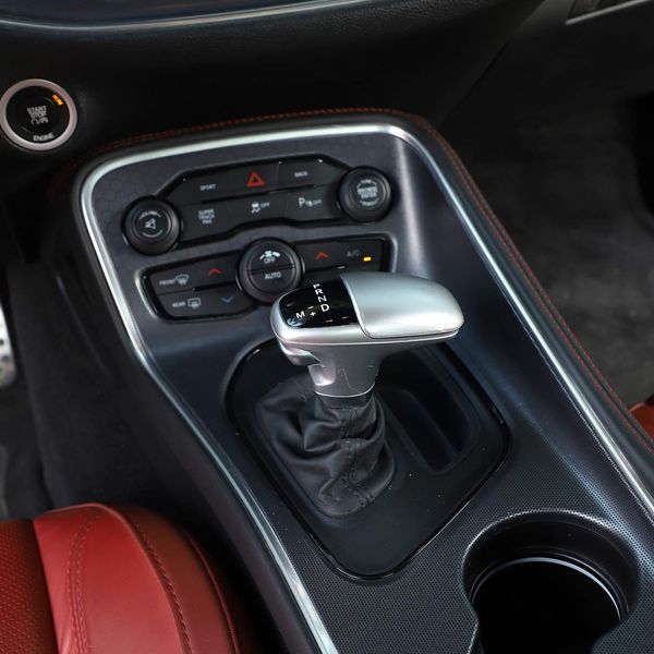 Abs botão de mudança de engrenagem capa guarnição acessórios fibra carbono vermelho para dodge challenger 2015 up interior do carro accessories242q