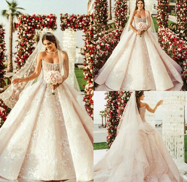 2019 Veils ile Lüks Gelinlik Straplez Bir Çizgi Dantel Aplike Boncuk Ruffles Ülke Gelinlikler Muhteşem Plaj Vestidos De Novia