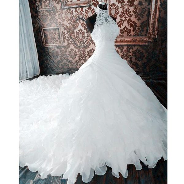 

2019 White Gorgeous Bridal Gowns Lace Halter Wedding Dresses Tiered Skirts Long Train Plus Size Ball Gown Wedding Dress vestidos de novia