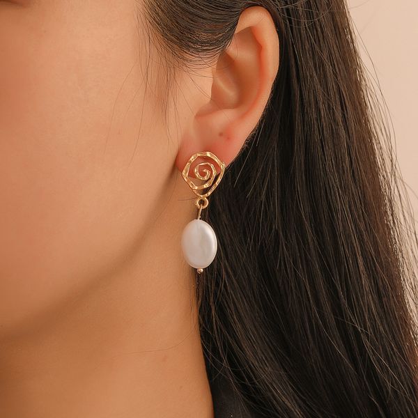 

2019 new version of geometric temperament pearl earrings vintage spiral style gold earrings fashion creative wave ladies jewelry, Silver