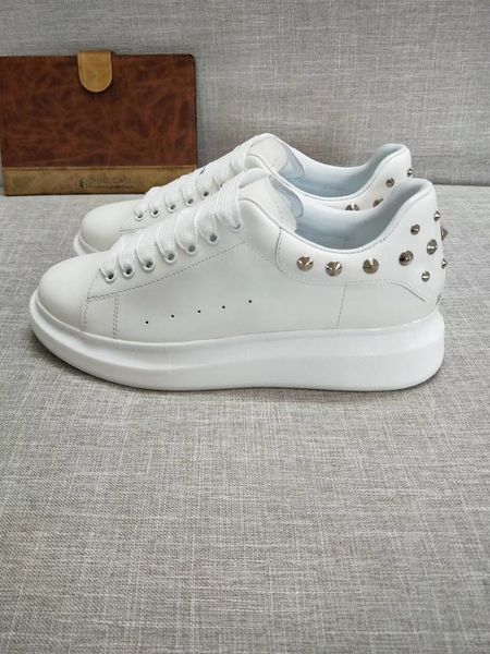 

2020 luxury fashion designer mens womens shoes sneakers with spikes leather black white red flat casual shoes platform trainers
