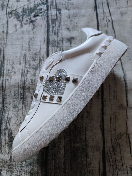 

new luxury designer shoes for men and women are oversized rivets decorated sports leather walking casual shoes size 35-48, Black