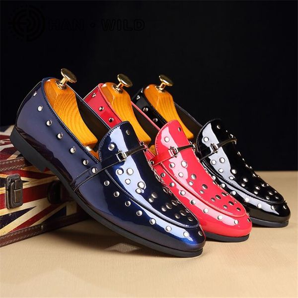 

2018 new men quality patent leather shoes fashion rivet design leather soft man dress shoes slip on men flats wedding party shoe, Black