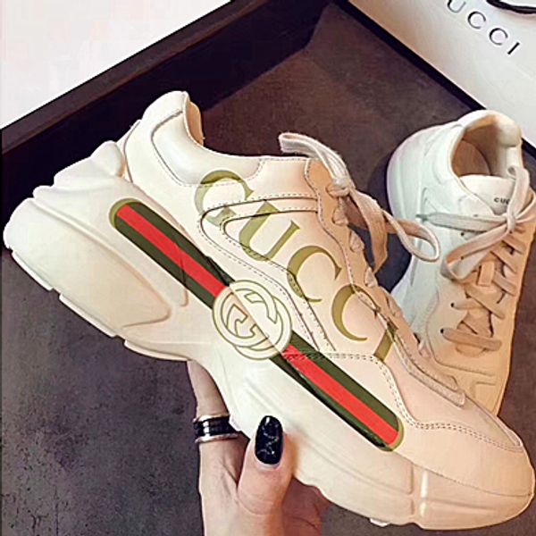 

2019 luxury de igner men women neaker ca ual hoe low italy brand ace bee tripe hoe walking port trainer chau ure pour homme