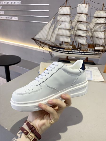 

2020 new om8 high-quality women's casual sports shoes leather shoes couple models, fashionable wild flat shoes, box number 35-45