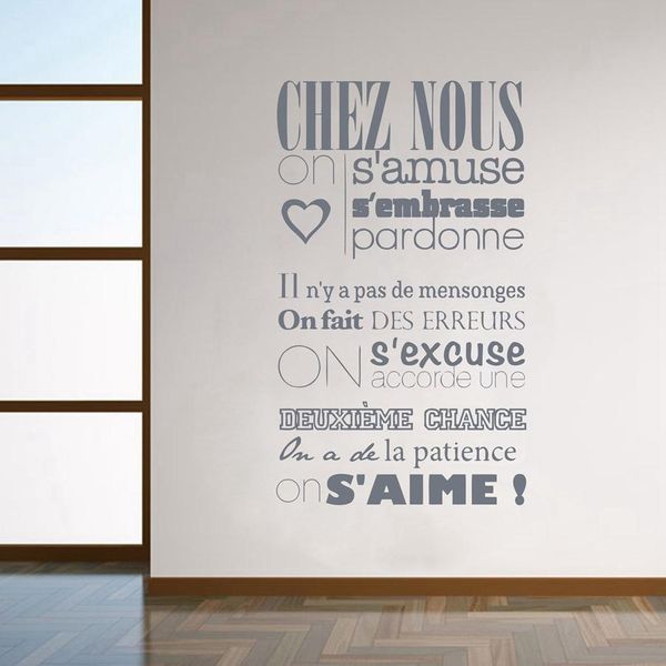 

diy французский котировки «в этом доме» наклейки стены mural спальня art виниловые наклейки домашнее украшение fq0023