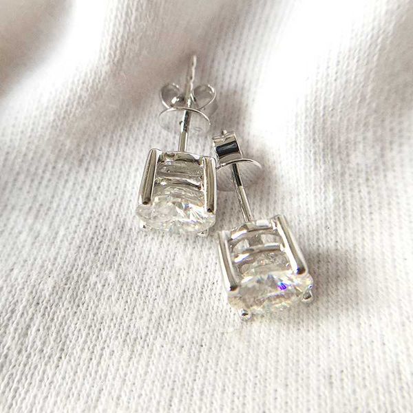 

1pcs 5mm df moissanite earring in 14k white gold for " ben kagan, Golden;silver