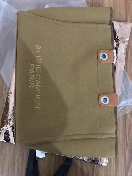 

2020 новый дизайнер женщин сумки на ремне сумки пляжная сумка классический большой емкости высокого качества дамы ткани плеча сумки