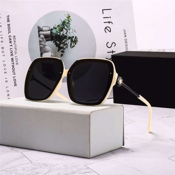 

new summer sunglasses for mens style sunglasses womens beach goggle glasses uv400 cc letters 8009 5 colors highly quality with box, White;black