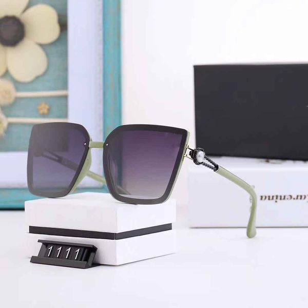 

new fashion designer retro sunglasses 1111 frame v word with small diamond decoration style quality