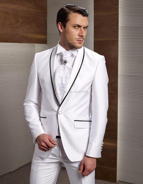 Matrimonio Cappotto Pantaloni Design Groomsmen Scialle Risvolto Smoking dello sposo Bianco Abiti da uomo Matrimonio / Prom Giacca sportiva da uomo (giacca + pantaloni + cravatta) Personalizzato
