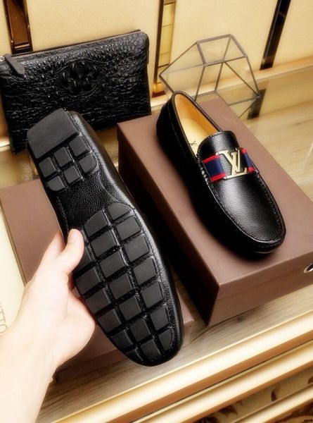 

18ss дизайнеры мода весна и осень стиль мягкие мокасины мужчины мокасины высокое качество кожаная обувь мужчины квартиры обувь для вождения, Black