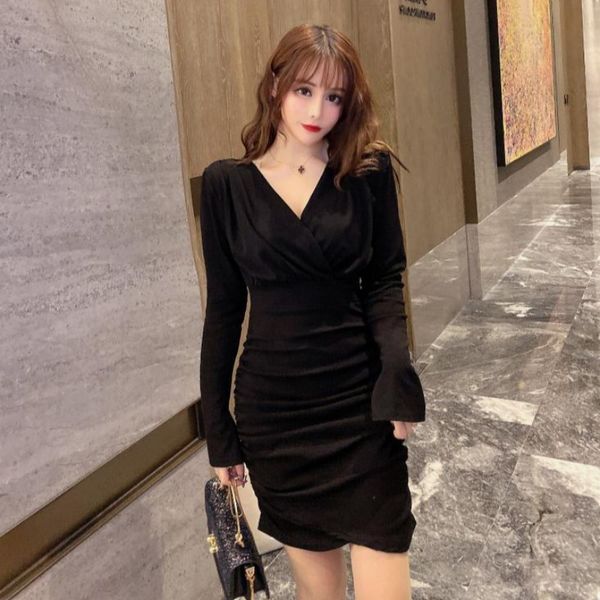 

2020 autumn new v-neck waist pleated slimming bag hip french hepburn style small black dress women, White;black