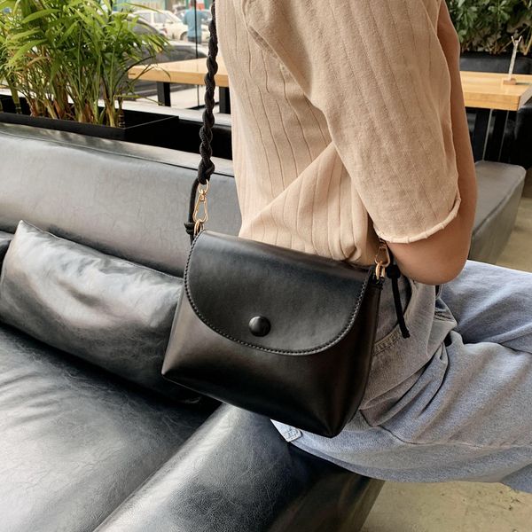 

2020 new women's diagonal bag korean version of the foreign button ladies shell bag fashion retro ladies crossbody