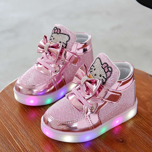 2020 Cartoon Shinning Schmetterling Mode Kinder Schuhe hochwertige weiche Kinder Stiefel klassische LED-Beleuchtung Mädchen Turnschuhe Tennis