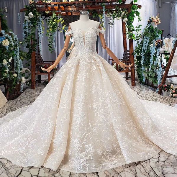 

2019 оен гоиекий вадебне пла мила еи ђвенаннй коѬоким Ѭђкавом пинк, White