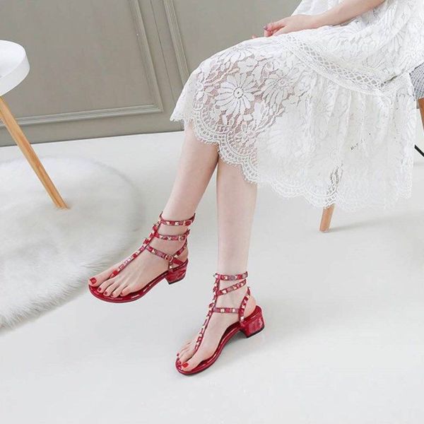 

the middle heel roman sandals female summer 2019 new hundred catch foot rivets one word buckle thick heel fairy sneakers, Black
