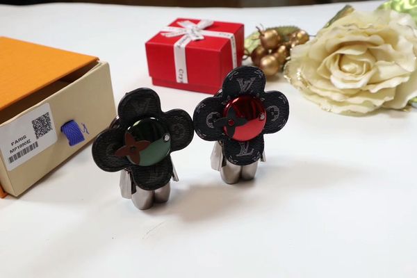 

louis vuitton keychain мода горячий брелок роскошный брелок кожаный высокое качество милый брелок телячья кожа металл portachiavi с изысканн, Silver