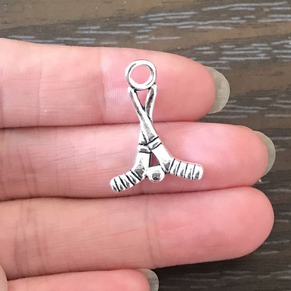 

wholesale diy charm sport hockey stick charms antique silver tone sports pendant for bracelet necklace earrings bookmark zipper pull jewelry, Bronze;silver