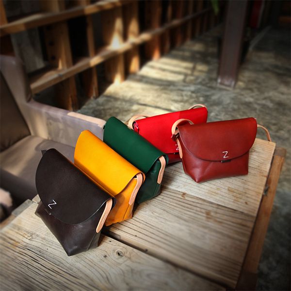 

2020 new simple fashion portable large capacity small square bag retro messenger female small bag female shoulder