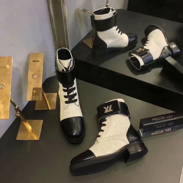 

2019 comfortable autumn and winter european american leather martin boots foreign style round head short female knight boots thick bottom, Black