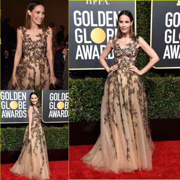 

2019 красный ковер вечерние платья jewel шеи кружева аппликации тюль сексуальная рукавов платья длиной до пола линии пром платья, Black;red