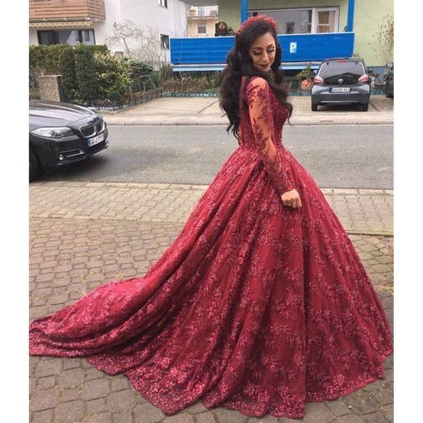 

саудовская аравия бургундские выпускные платья 2020 бальное платье кружева с длинными рукавами v шеи развертки поезд плюс размер специальног, White;black