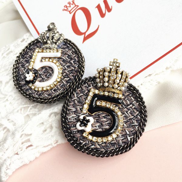 

clothes accessories crown no.5 brooch pins jewelry for women lapel pin, Gray