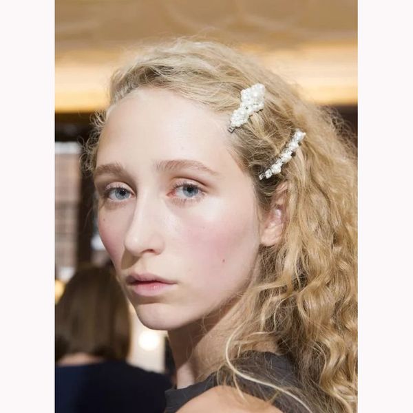 

simone rocha fashion show pearl hair pins natural hair clip ins snap barrette accessories for women grils dropshipping