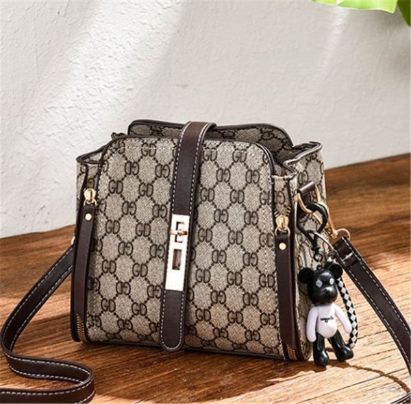 

ladies fashion shoulder bag designer handbag luxury pu shoulder bags ladies messenger bag tassel crossbody bag newset 2
