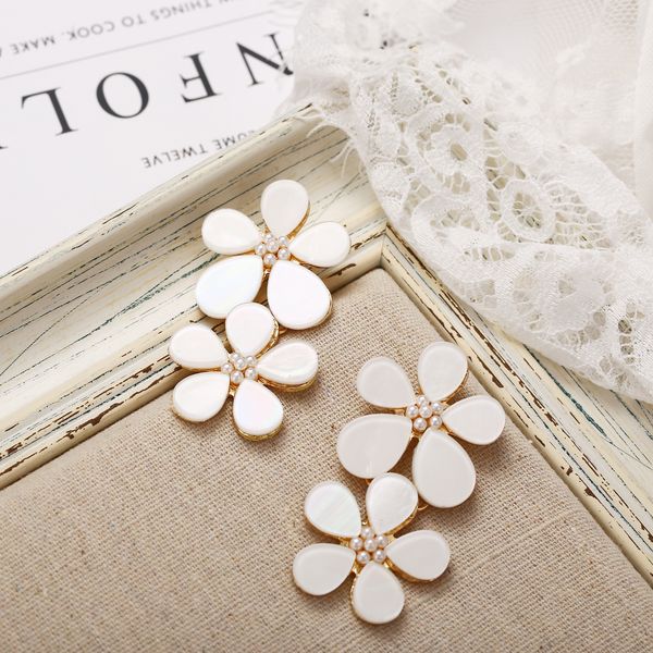 

irregular mosaic crystal earrings new ins stud big name with a double embedded imitation pearl flower earrings, White