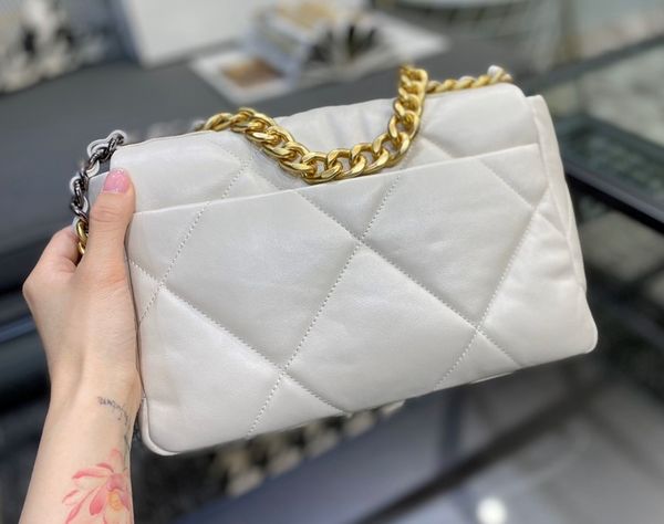 

wholsae brand purse, made by lamb skin,contact me for more details,many colors with different size on website or instagram