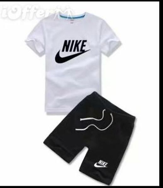 pantaloncini e maglietta nike