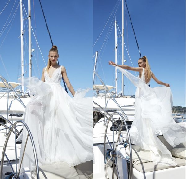 2020 Abiti da sposa bohémien Scollo a V Appliqued Abito da sposa senza maniche con perline Senza schienale Ruffle Tiered Sweep Train Custom Made Robes De Mari￩e