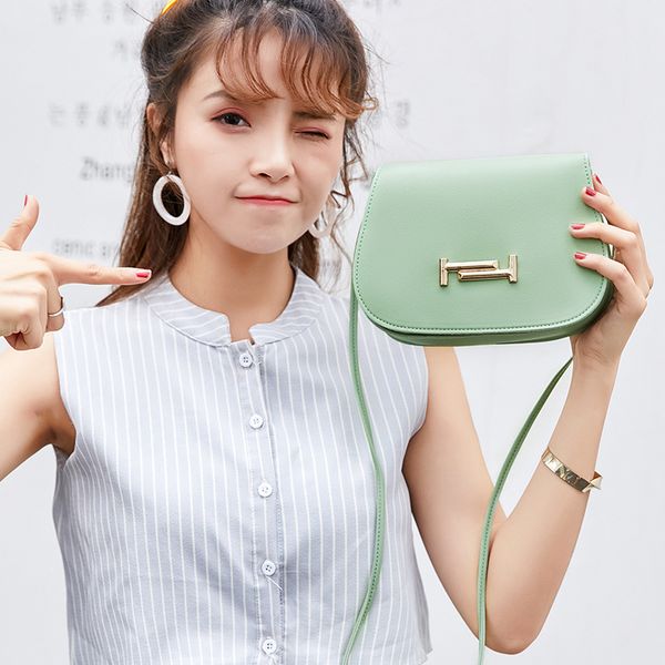 

2020 new women's messenger bag korean fashion wild simple simple small fresh shoulder ladies shoulder bag