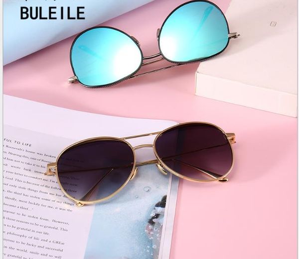 

new metal circle sunglasses female fashion color film sunglasses men's toad mirror, White;black