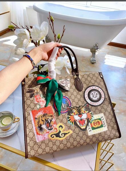 

2020 new classic women's luxury wild women's classic wild leather cartoon tiger backpack handbag shoulder bag wallet handbag