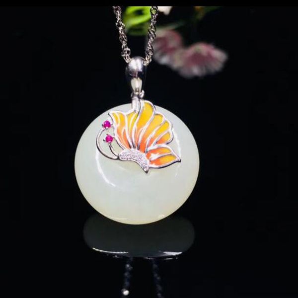 

природные s925 sterling silver hetian белый нефрит круглый мир пряжка inlay желтый бабочка подвеска для женщин модные ювелирные изделия