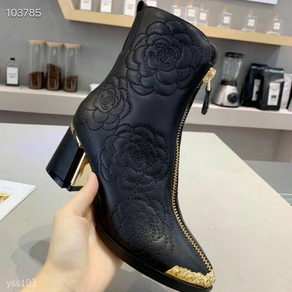 

european station 2019 leisure female autumn new leather bright front zipper stiletto women's head retro high-heeled martin short boots, Black