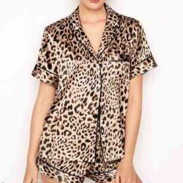 

new ladies summer short sleeve pajamas suit fashionable home service suit, cool comfortable, short-sleeved shorts pajamas, Black;red