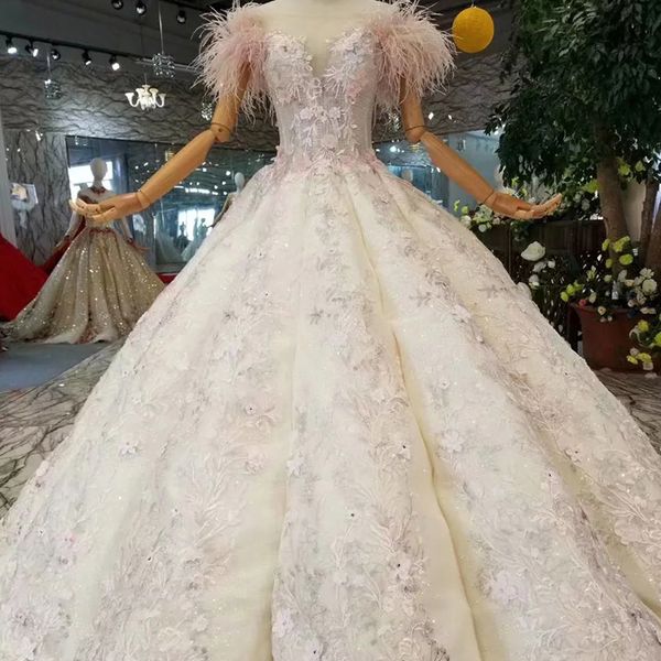 

2019 ball gown evening dresses floor length illusion o-neck short sleeves swollen prom dresses with feather curve shape ladies dress, Black;red